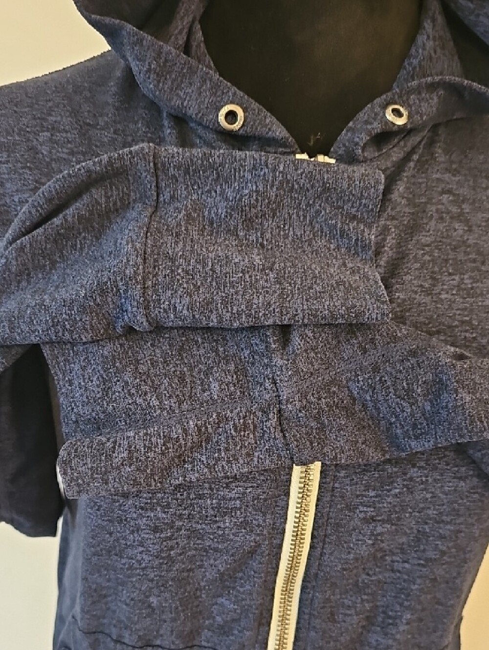 Vuori Halo Performance Full Zip Hoodie In Heathered Midnight Or Indigo Blue - Picture 5 of 10